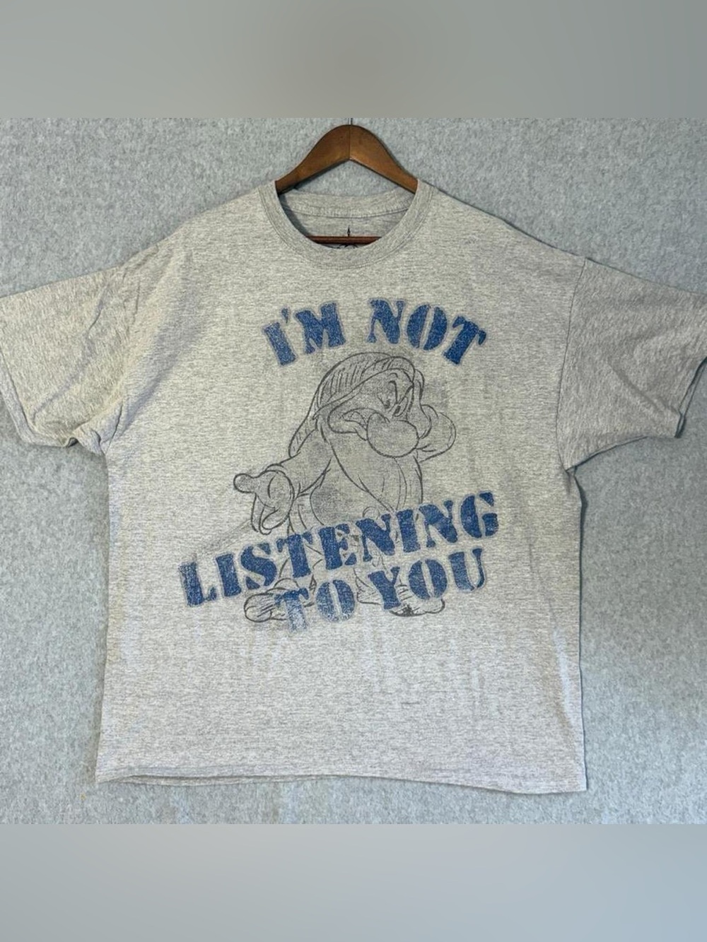 Disney Parks Grumpy Im Not Listening Graphic T Shirt Mens 2XL Gray Short Sleeve